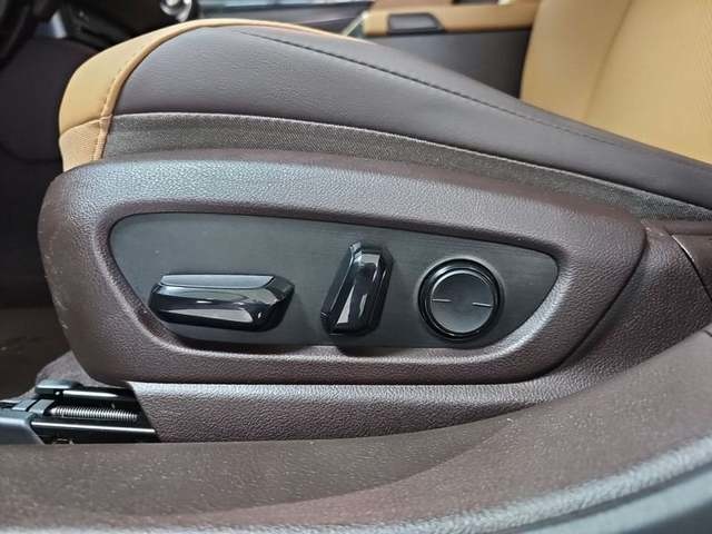 Lexus ES 300h Business 160 kW (218 CV) Vehículo usado en Madrid - 31