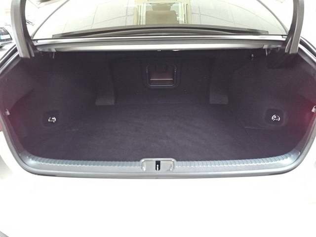 Lexus ES 300h Business 160 kW (218 CV) Vehículo usado en Madrid - 38