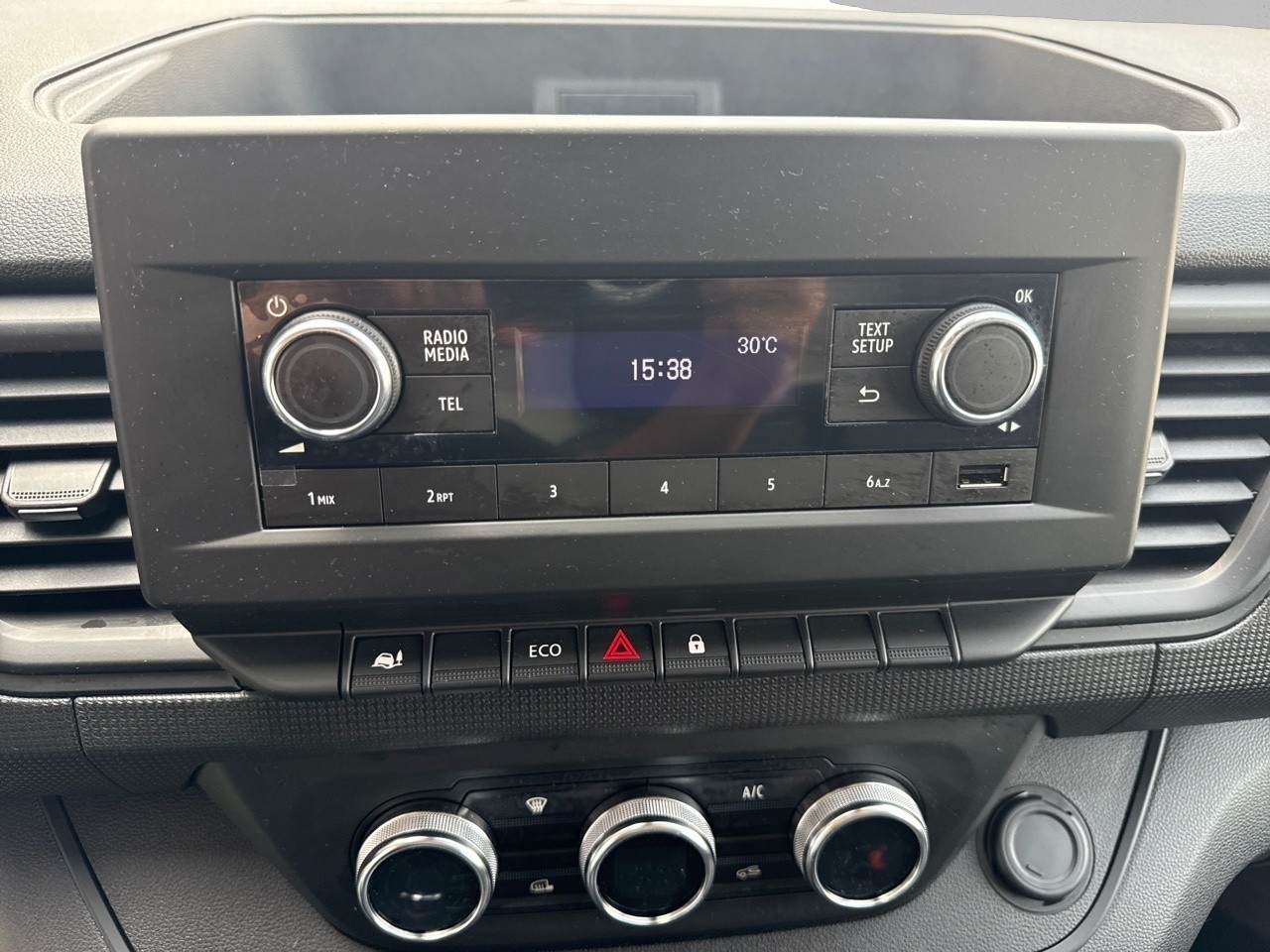 Renault Trafic Furgon E-Tech L2 H1 52kW 90 kW (122 CV) - 9 Renault Trafic Furgon E-Tech L2 H1 52kW 90 kW (122 CV) - 9