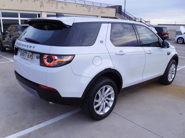 Land RoverDiscovery Sport 2.0L TD4 HSE Luxury 4x4 110 kW (150 CV) Vehículo usado en Barcelona - 2
