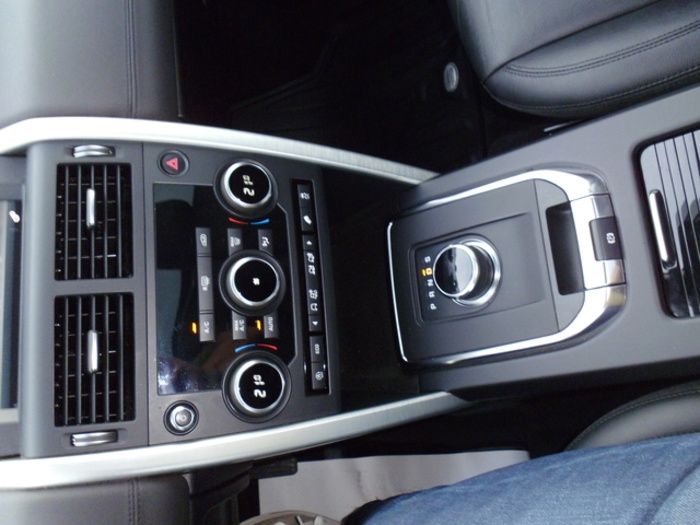 Land RoverDiscovery Sport 2.0L TD4 HSE Luxury 4x4 110 kW (150 CV) Vehículo usado en Barcelona - 13 Land RoverDiscovery Sport 2.0L TD4 HSE Luxury 4x4 110 kW (150 CV) Vehículo usado en Barcelona - 13