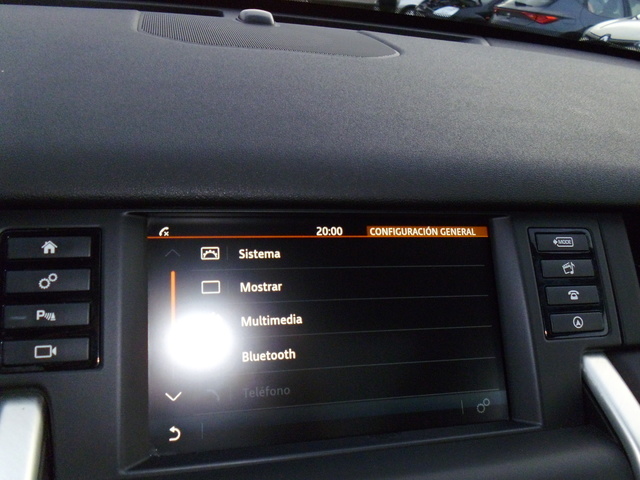 Land RoverDiscovery Sport 2.0L TD4 HSE Luxury 4x4 110 kW (150 CV) Vehículo usado en Barcelona - 24