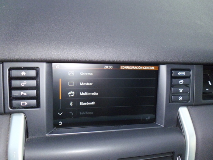 Land RoverDiscovery Sport 2.0L TD4 HSE Luxury 4x4 110 kW (150 CV) Vehículo usado en Barcelona - 25 Land RoverDiscovery Sport 2.0L TD4 HSE Luxury 4x4 110 kW (150 CV) Vehículo usado en Barcelona - 25