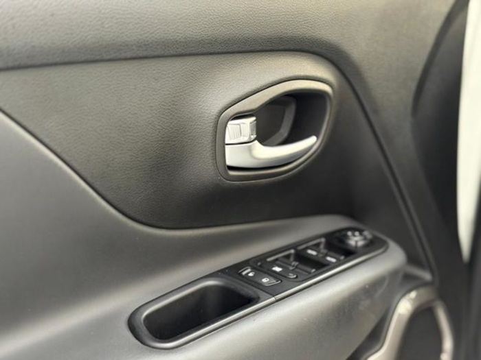 JeepRenegade 1.0G Limited 4x2 88 kW (120 CV) Vehículo usado en Barcelona - 15 JeepRenegade 1.0G Limited 4x2 88 kW (120 CV) Vehículo usado en Barcelona - 15