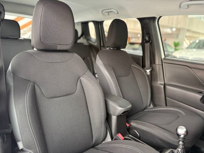 JeepRenegade 1.0G Limited 4x2 88 kW (120 CV) Vehículo usado en Barcelona - 36 JeepRenegade 1.0G Limited 4x2 88 kW (120 CV) Vehículo usado en Barcelona - 36