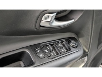 Jeep Renegade 1.0G Limited 4x2 88 kW (120 CV) Jeep Renegade 1.0G Limited 4x2 88 kW (120 CV)