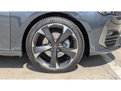 CUPRA León 1.5 eTSI DSG 110 kW (150 CV) CUPRA León 1.5 eTSI DSG 110 kW (150 CV)