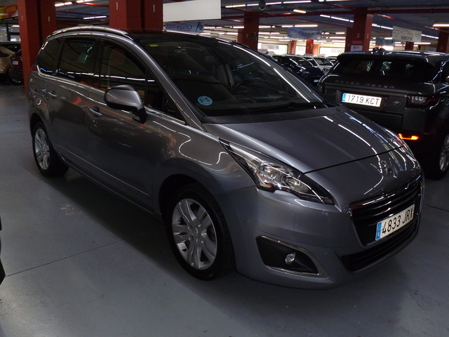 Peugeot5008 1.6 BlueHDi Allure 88 kW (120 CV) KM0 en Barcelona - 1