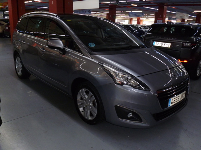 Peugeot5008 1.6 BlueHDi Allure 88 kW (120 CV) KM0 en Barcelona - 1 Peugeot5008 1.6 BlueHDi Allure 88 kW (120 CV) KM0 en Barcelona - 1
