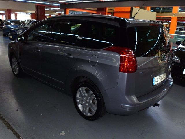 Peugeot5008 1.6 BlueHDi Allure 88 kW (120 CV) KM0 en Barcelona - 2