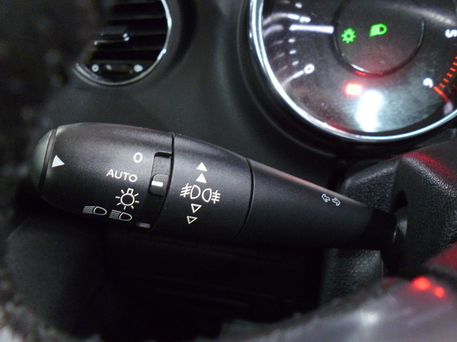 Peugeot5008 1.6 BlueHDi Allure 88 kW (120 CV) KM0 en Barcelona - 7