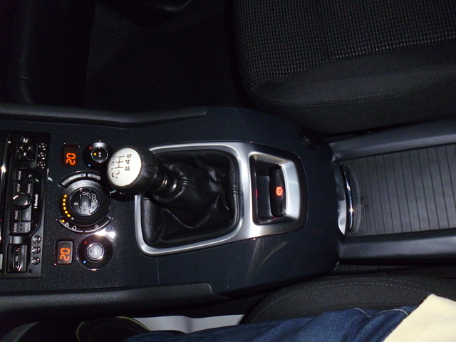 Peugeot5008 1.6 BlueHDi Allure 88 kW (120 CV) KM0 en Barcelona - 12