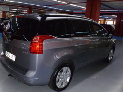 Peugeot 5008 1.6 BlueHDi Allure 88 kW (120 CV) Peugeot 5008 1.6 BlueHDi Allure 88 kW (120 CV)