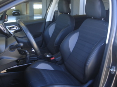 Peugeot 2008 PureTech 110 S&S Allure EAT6 81 kW (110 CV) Peugeot 2008 PureTech 110 S&S Allure EAT6 81 kW (110 CV)