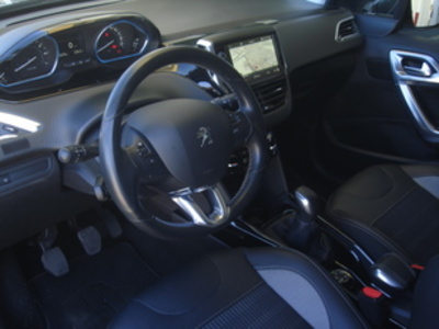 Peugeot 2008 PureTech 110 S&S Allure EAT6 81 kW (110 CV) Peugeot 2008 PureTech 110 S&S Allure EAT6 81 kW (110 CV)