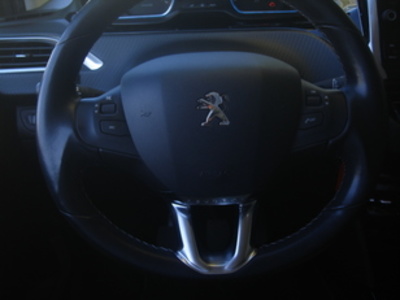 Peugeot 2008 PureTech 110 S&S Allure EAT6 81 kW (110 CV) Peugeot 2008 PureTech 110 S&S Allure EAT6 81 kW (110 CV)