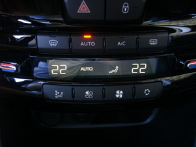 Peugeot 2008 PureTech 110 S&S Allure EAT6 81 kW (110 CV) Peugeot 2008 PureTech 110 S&S Allure EAT6 81 kW (110 CV)