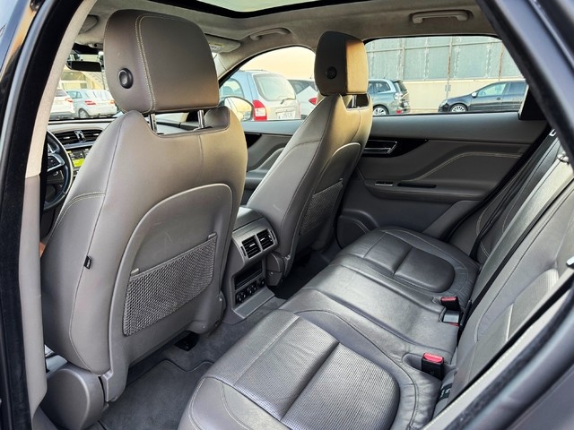 JaguarF-PACE 2.0L i4D R-Sport AWD 132 kW (180 CV) Vehículo usado en Barcelona - 8