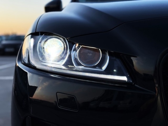 JaguarF-PACE 2.0L i4D R-Sport AWD 132 kW (180 CV) Vehículo usado en Barcelona - 13 JaguarF-PACE 2.0L i4D R-Sport AWD 132 kW (180 CV) Vehículo usado en Barcelona - 13