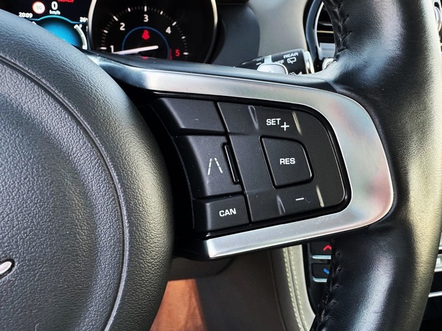 JaguarF-PACE 2.0L i4D R-Sport AWD 132 kW (180 CV) Vehículo usado en Barcelona - 24