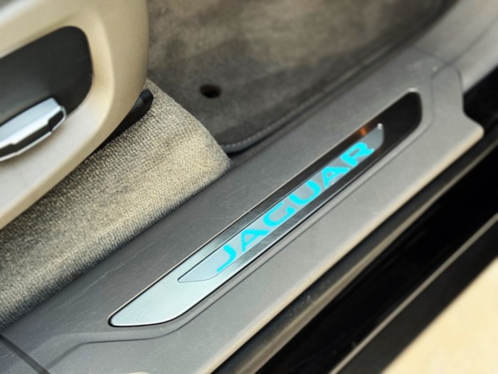 JaguarF-PACE 2.0L i4D R-Sport AWD 132 kW (180 CV) Vehículo usado en Barcelona - 32 JaguarF-PACE 2.0L i4D R-Sport AWD 132 kW (180 CV) Vehículo usado en Barcelona - 32