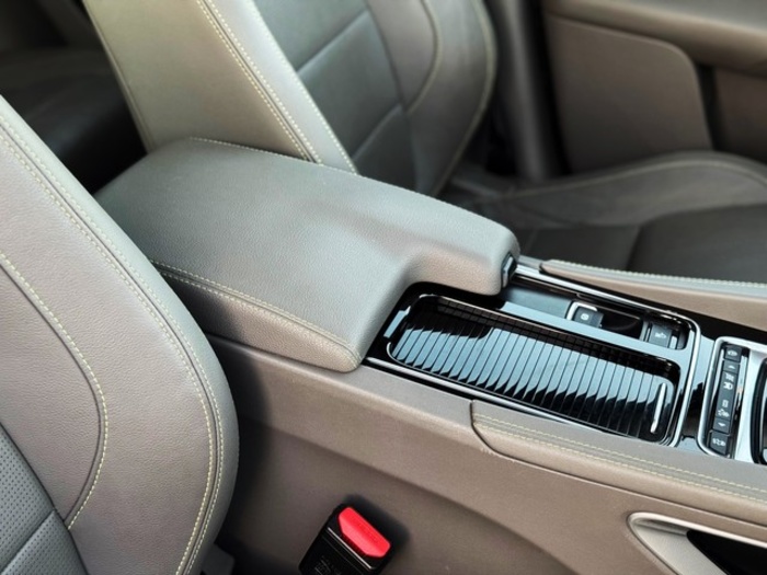 JaguarF-PACE 2.0L i4D R-Sport AWD 132 kW (180 CV) Vehículo usado en Barcelona - 33 JaguarF-PACE 2.0L i4D R-Sport AWD 132 kW (180 CV) Vehículo usado en Barcelona - 33