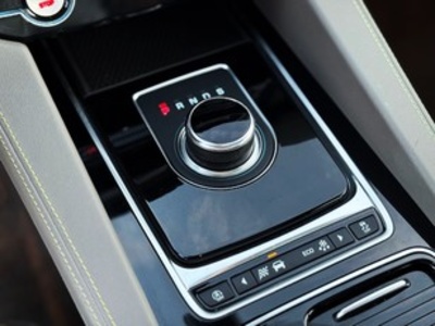 Jaguar F-PACE 2.0L i4D R-Sport AWD 132 kW (180 CV) Jaguar F-PACE 2.0L i4D R-Sport AWD 132 kW (180 CV)