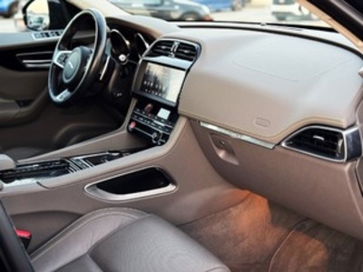 Jaguar F-PACE 2.0L i4D R-Sport AWD 132 kW (180 CV) Jaguar F-PACE 2.0L i4D R-Sport AWD 132 kW (180 CV)