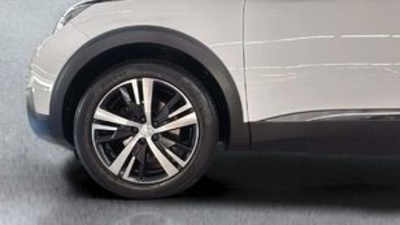 Peugeot 3008 PureTech 130 S&S Active EAT6 96 kW (130 CV) Peugeot 3008 PureTech 130 S&S Active EAT6 96 kW (130 CV)