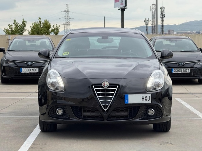 Alfa RomeoGiulietta 1.6 JTDm Progression 77 kW (105 CV) Vehículo usado en Barcelona - 2 Alfa RomeoGiulietta 1.6 JTDm Progression 77 kW (105 CV) Vehículo usado en Barcelona - 2
