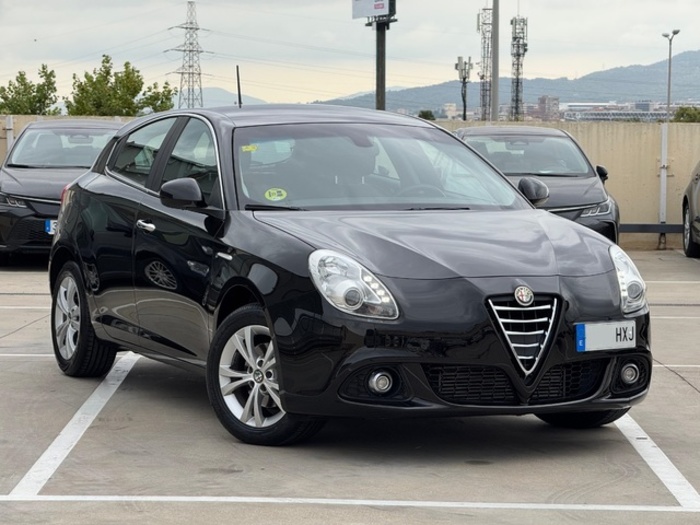 Alfa RomeoGiulietta 1.6 JTDm Progression 77 kW (105 CV) Vehículo usado en Barcelona - 3 Alfa RomeoGiulietta 1.6 JTDm Progression 77 kW (105 CV) Vehículo usado en Barcelona - 3