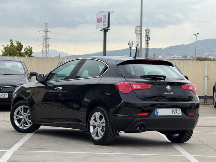 Alfa RomeoGiulietta 1.6 JTDm Progression 77 kW (105 CV) Vehículo usado en Barcelona - 6 Alfa RomeoGiulietta 1.6 JTDm Progression 77 kW (105 CV) Vehículo usado en Barcelona - 6