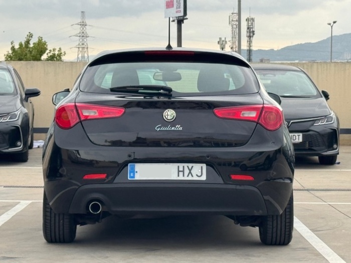 Alfa RomeoGiulietta 1.6 JTDm Progression 77 kW (105 CV) Vehículo usado en Barcelona - 7 Alfa RomeoGiulietta 1.6 JTDm Progression 77 kW (105 CV) Vehículo usado en Barcelona - 7