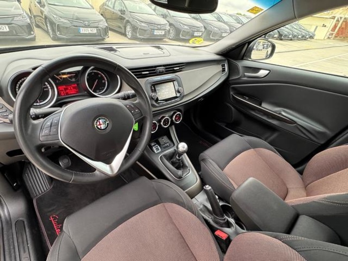 Alfa RomeoGiulietta 1.6 JTDm Progression 77 kW (105 CV) Vehículo usado en Barcelona - 12 Alfa RomeoGiulietta 1.6 JTDm Progression 77 kW (105 CV) Vehículo usado en Barcelona - 12
