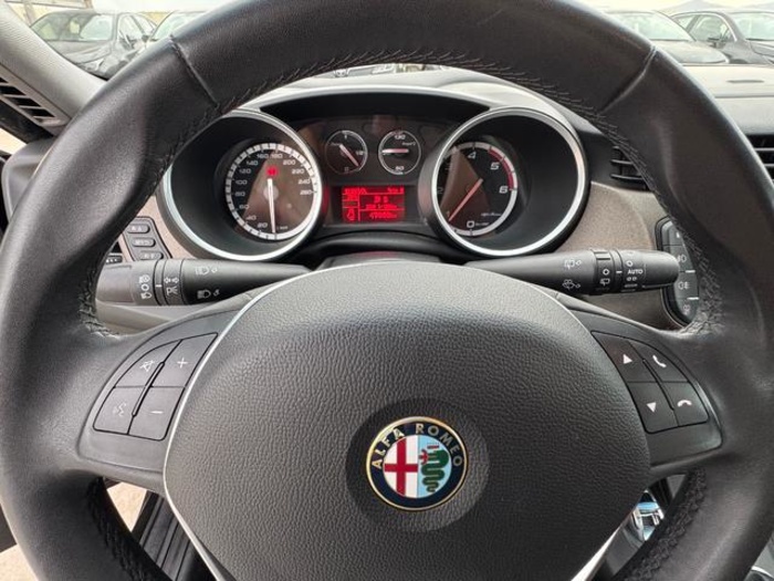 Alfa RomeoGiulietta 1.6 JTDm Progression 77 kW (105 CV) Vehículo usado en Barcelona - 14 Alfa RomeoGiulietta 1.6 JTDm Progression 77 kW (105 CV) Vehículo usado en Barcelona - 14