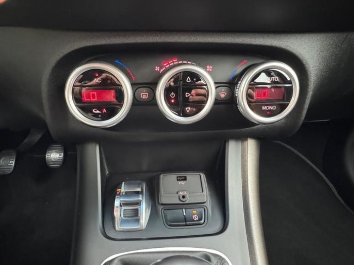 Alfa RomeoGiulietta 1.6 JTDm Progression 77 kW (105 CV) Vehículo usado en Barcelona - 18 Alfa RomeoGiulietta 1.6 JTDm Progression 77 kW (105 CV) Vehículo usado en Barcelona - 18