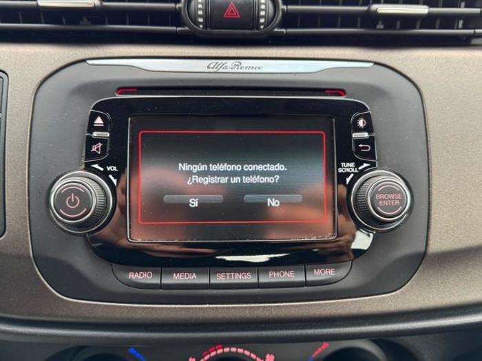 Alfa RomeoGiulietta 1.6 JTDm Progression 77 kW (105 CV) Vehículo usado en Barcelona - 22 Alfa RomeoGiulietta 1.6 JTDm Progression 77 kW (105 CV) Vehículo usado en Barcelona - 22