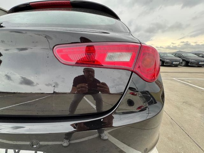Alfa RomeoGiulietta 1.6 JTDm Progression 77 kW (105 CV) Vehículo usado en Barcelona - 26 Alfa RomeoGiulietta 1.6 JTDm Progression 77 kW (105 CV) Vehículo usado en Barcelona - 26