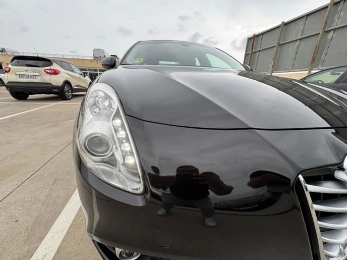 Alfa RomeoGiulietta 1.6 JTDm Progression 77 kW (105 CV) Vehículo usado en Barcelona - 28 Alfa RomeoGiulietta 1.6 JTDm Progression 77 kW (105 CV) Vehículo usado en Barcelona - 28