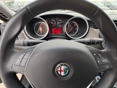 Alfa Romeo Giulietta 1.6 JTDm Progression 77 kW (105 CV) Alfa Romeo Giulietta 1.6 JTDm Progression 77 kW (105 CV)