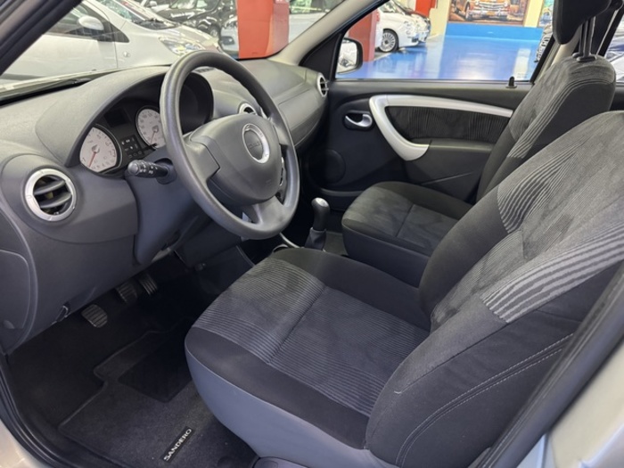 DaciaSandero Laureate 1.2 55 kW (75 CV) Vehículo usado en Barcelona - 3 DaciaSandero Laureate 1.2 55 kW (75 CV) Vehículo usado en Barcelona - 3