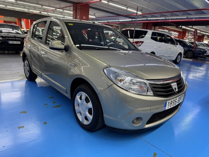 DaciaSandero Laureate 1.2 55 kW (75 CV) Vehículo usado en Barcelona - 5 DaciaSandero Laureate 1.2 55 kW (75 CV) Vehículo usado en Barcelona - 5