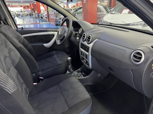 DaciaSandero Laureate 1.2 55 kW (75 CV) Vehículo usado en Barcelona - 7