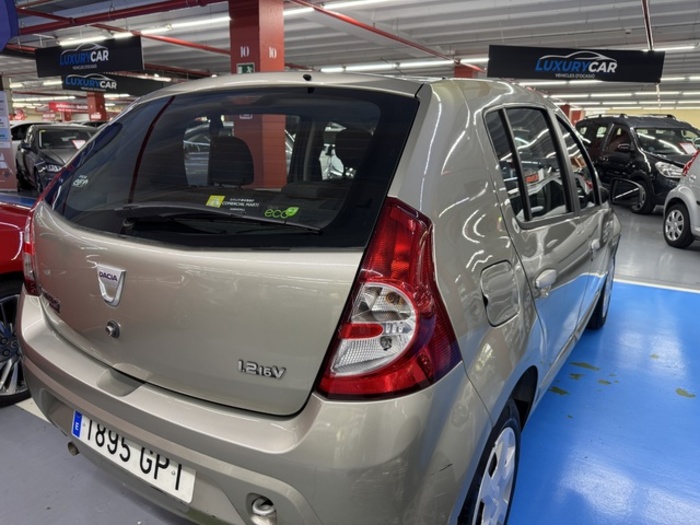 DaciaSandero Laureate 1.2 55 kW (75 CV) Vehículo usado en Barcelona - 8 DaciaSandero Laureate 1.2 55 kW (75 CV) Vehículo usado en Barcelona - 8