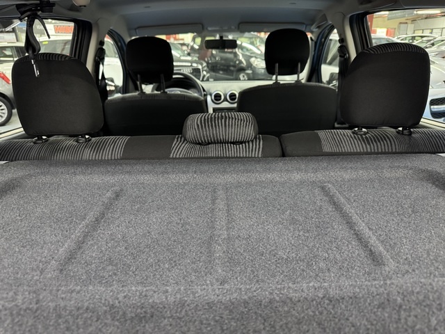 DaciaSandero Laureate 1.2 55 kW (75 CV) Vehículo usado en Barcelona - 9