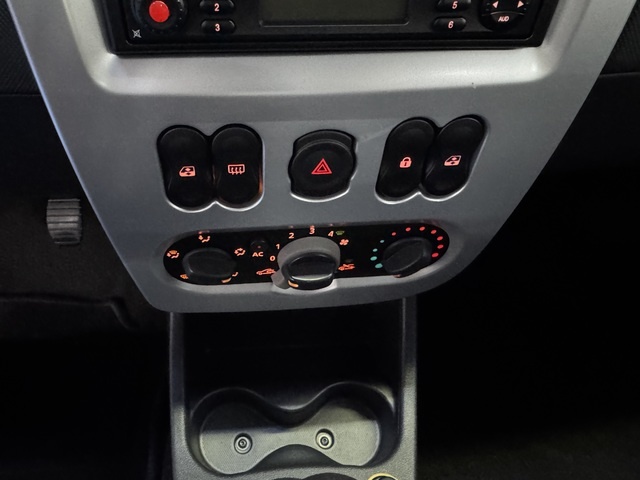 DaciaSandero Laureate 1.2 55 kW (75 CV) Vehículo usado en Barcelona - 16