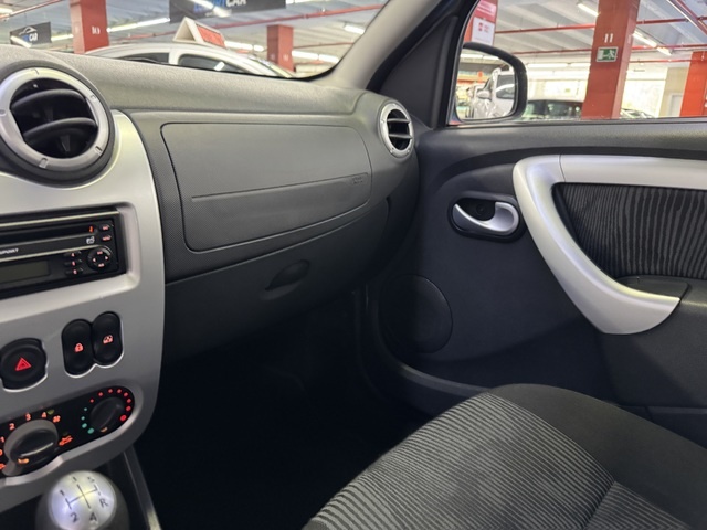 DaciaSandero Laureate 1.2 55 kW (75 CV) Vehículo usado en Barcelona - 18