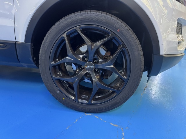 Land RoverRange Rover Evoque 2.2L TD4 Pure 4x4 110 kW (150 CV) Vehículo usado en Barcelona - 5 Land RoverRange Rover Evoque 2.2L TD4 Pure 4x4 110 kW (150 CV) Vehículo usado en Barcelona - 5