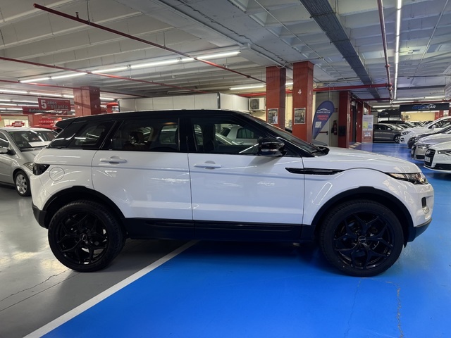 Land RoverRange Rover Evoque 2.2L TD4 Pure 4x4 110 kW (150 CV) Vehículo usado en Barcelona - 7 Land RoverRange Rover Evoque 2.2L TD4 Pure 4x4 110 kW (150 CV) Vehículo usado en Barcelona - 7
