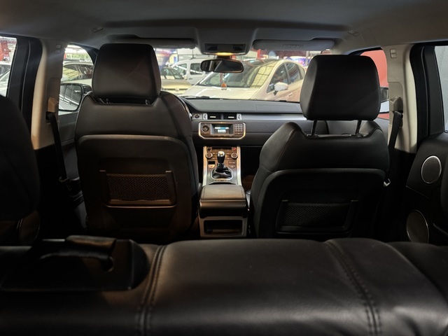 Land RoverRange Rover Evoque 2.2L TD4 Pure 4x4 110 kW (150 CV) Vehículo usado en Barcelona - 12 Land RoverRange Rover Evoque 2.2L TD4 Pure 4x4 110 kW (150 CV) Vehículo usado en Barcelona - 12